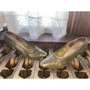 Vintage green patent leather heels